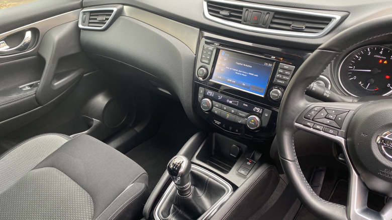 Nissan Qashqai 1.2 DiG-T N-Connecta 5dr Petrol Hatchback